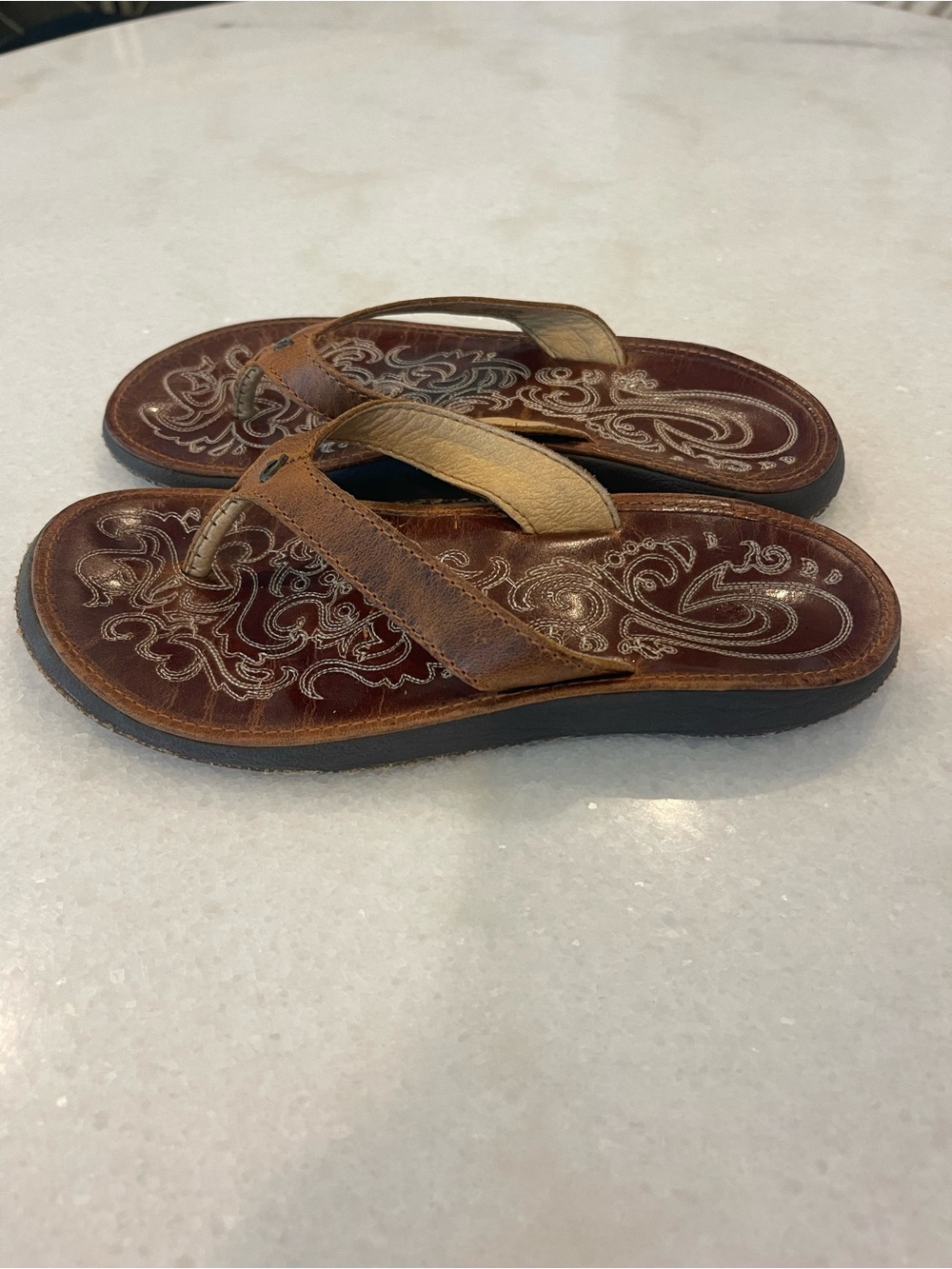 OluKai Paniolo Brown Leather Flip Flop Sandals Shoes 6 - Picture 4 of 7